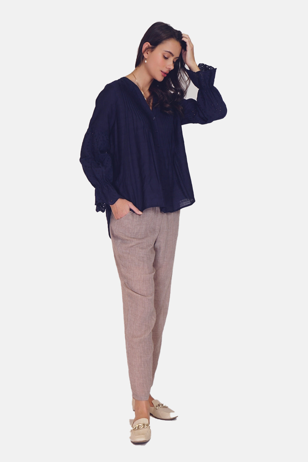 Buttoned tunisian collar shirt with English embroidery sleeves