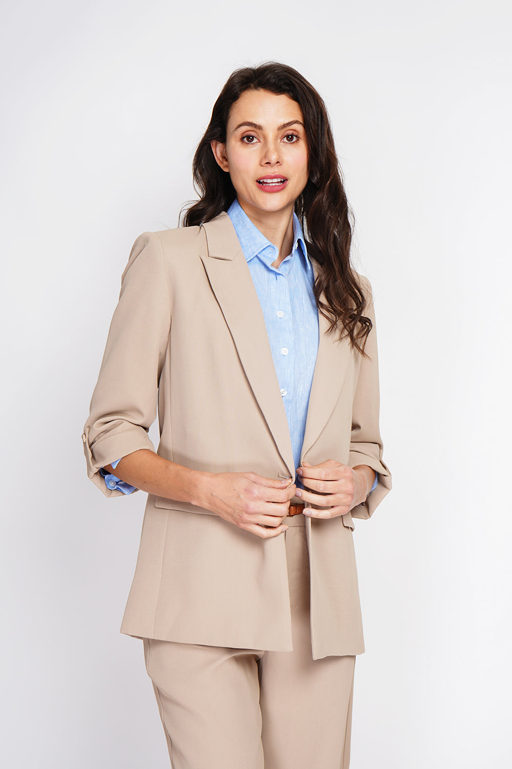 Veste col à revers manches 3/4 bouton doré – Camel – Assuili