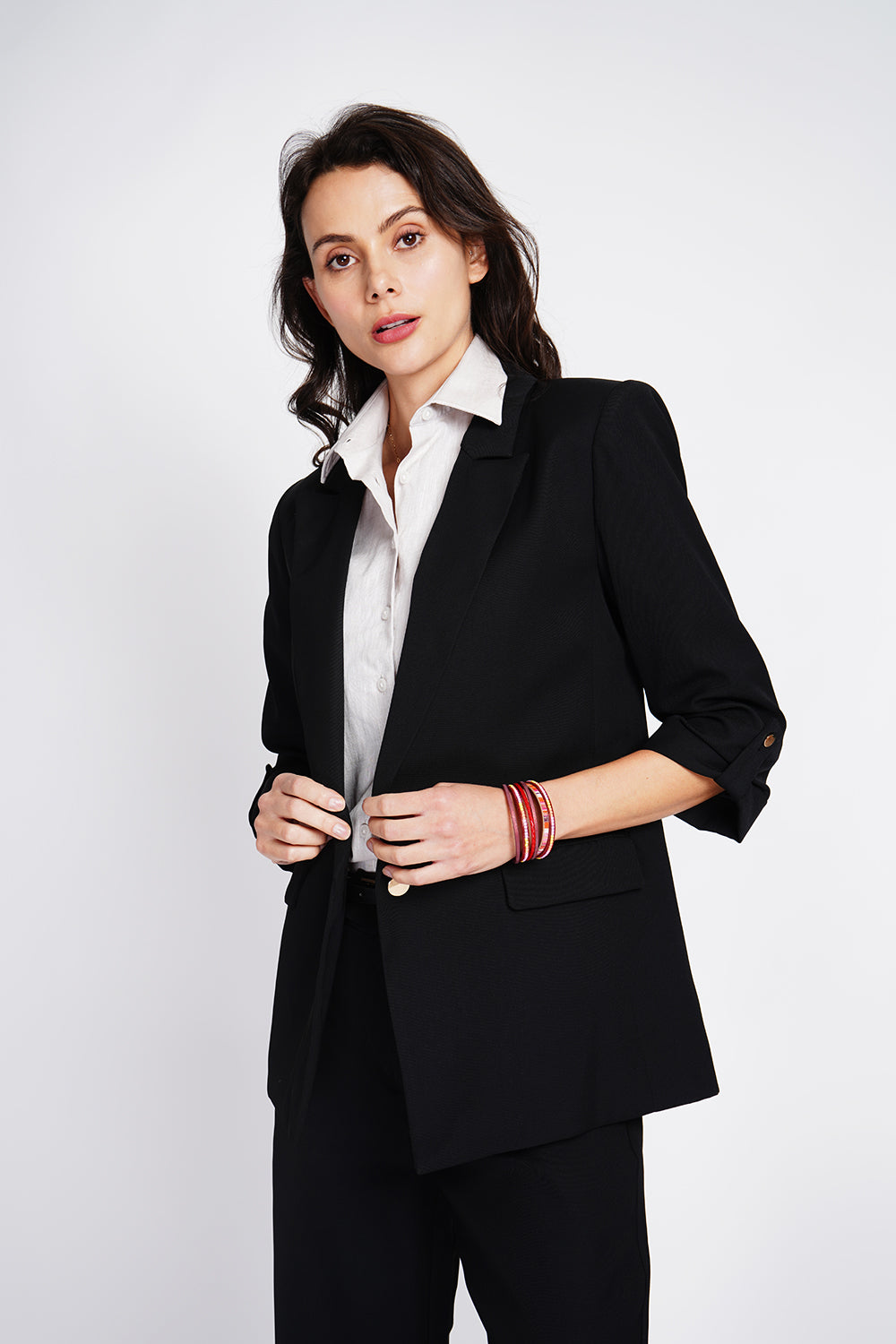 Veste col à revers manches 3/4 bouton doré – Noir – Assuili