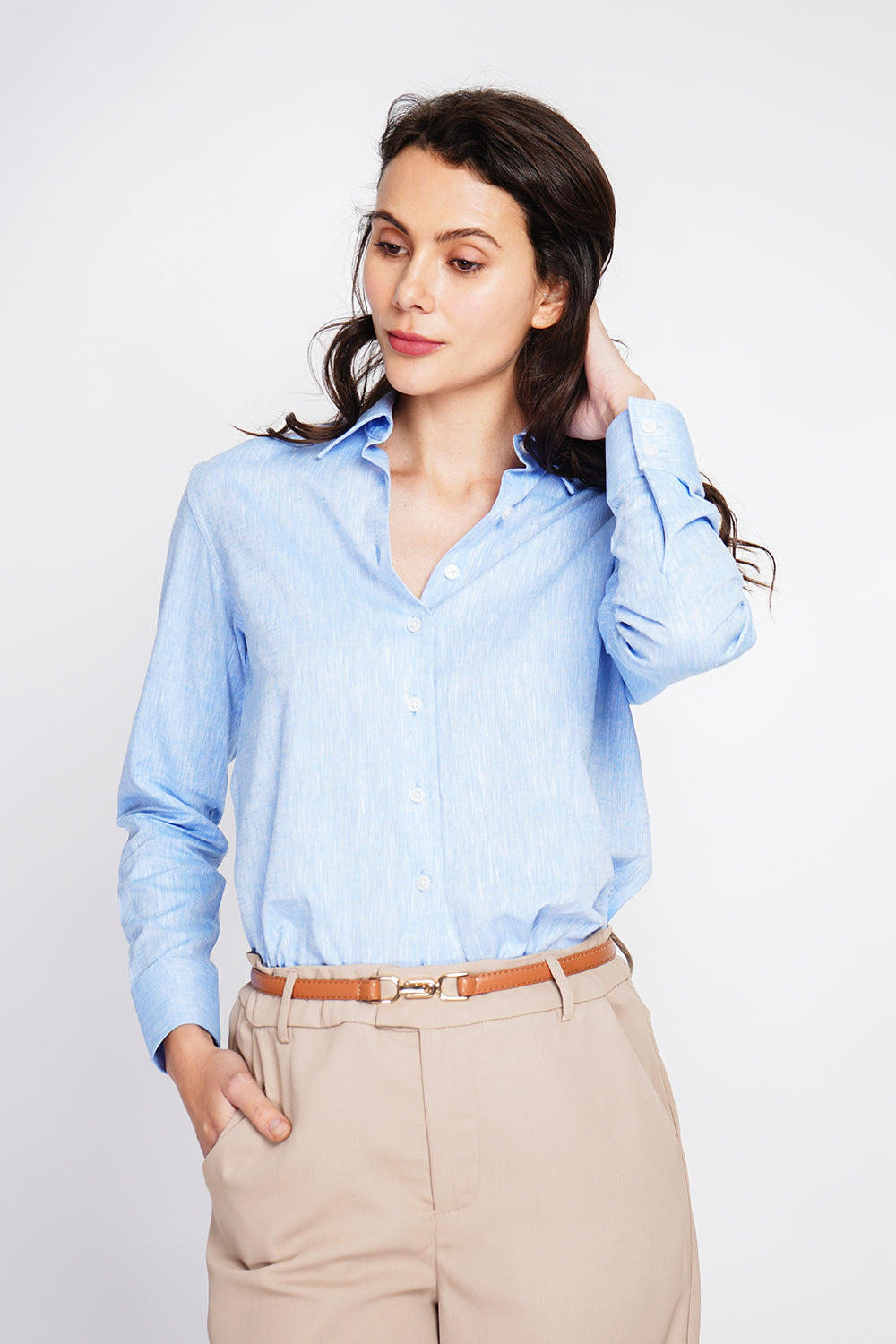 Classic collar shirt with a wide cut
