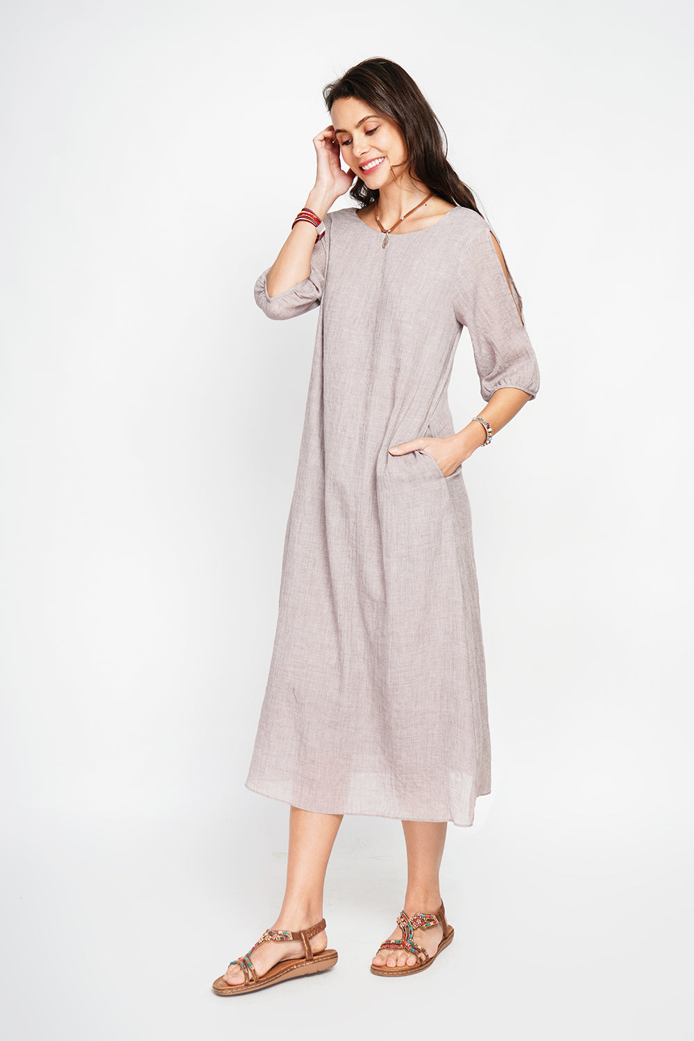 Robe longue manches 3/4 ouvertes – Taupe – Assuili