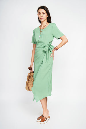 Long dress with knot front and zip closure at the back with short sleeves