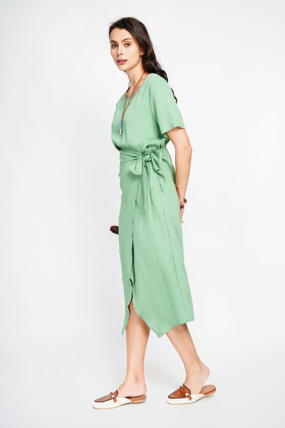 Long dress with knot front and zip closure at the back with short sleeves