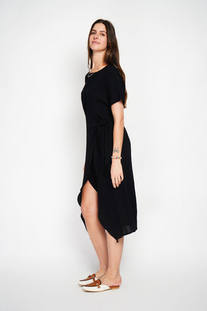 Long dress with knot front and zip closure at the back with short sleeves