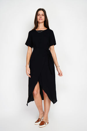 Long dress with knot front and zip closure at the back with short sleeves