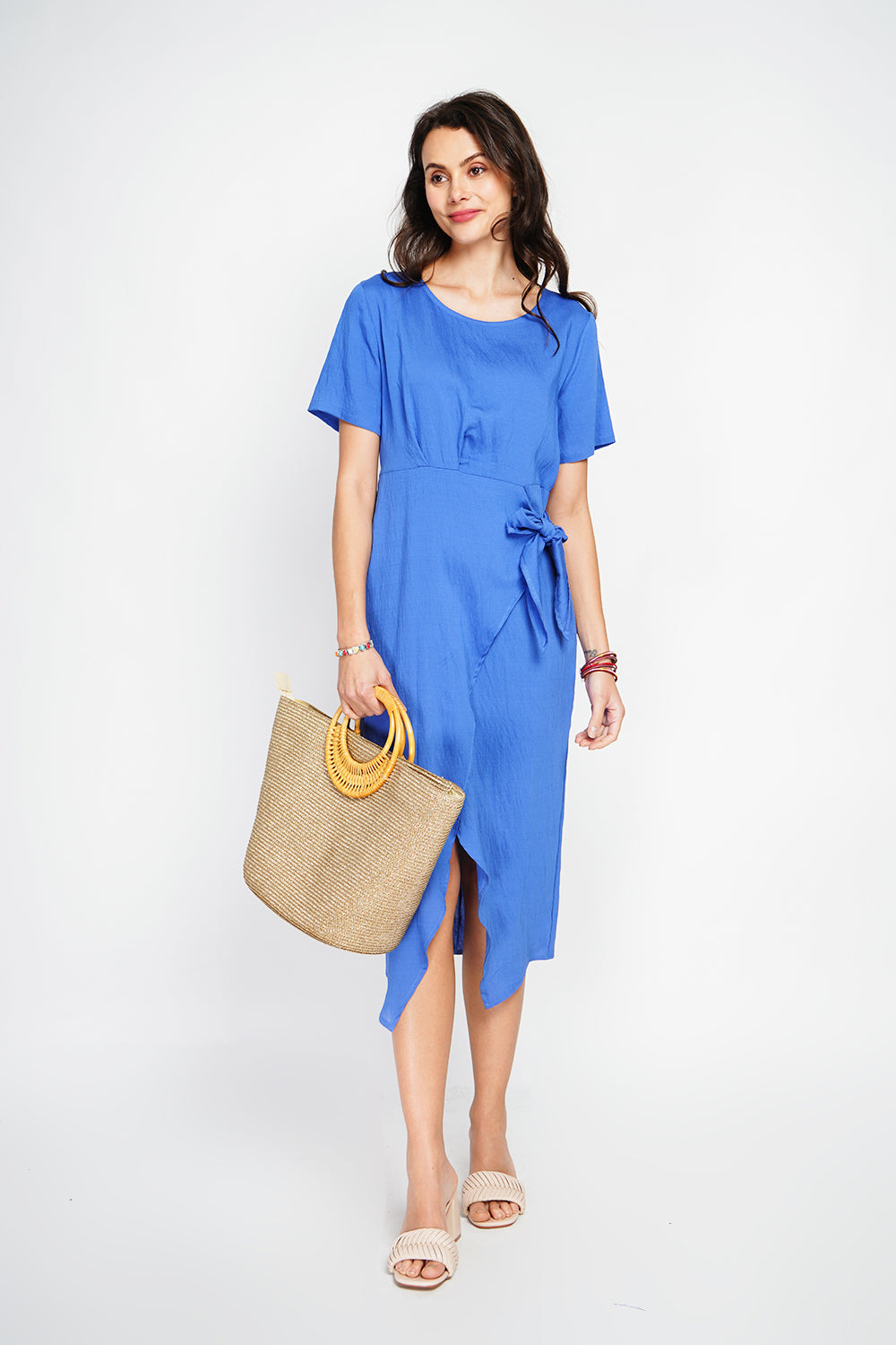 Long dress with knot front and zip closure at the back with short sleeves