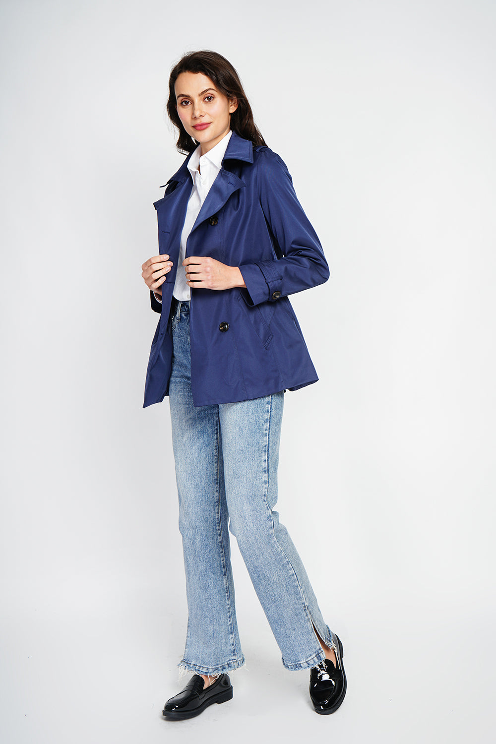 Mid-length trench coat with belt and long sleeves