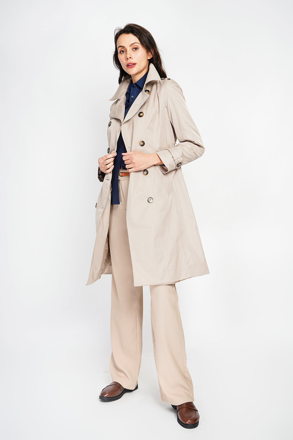 Long trench coat with belt and long sleeves