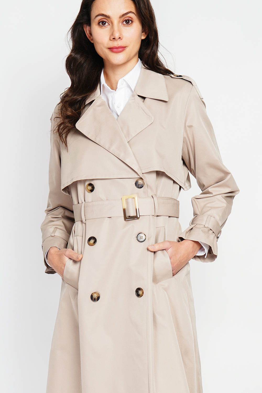 Long V-neck trench coat with long sleeves and tie belt