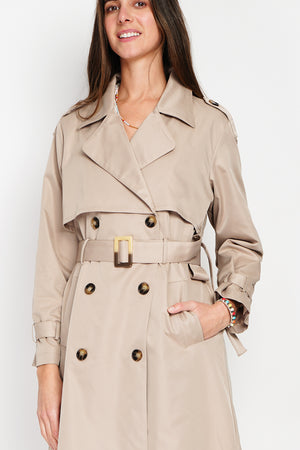 Long V-neck trench coat with long sleeves and tie belt