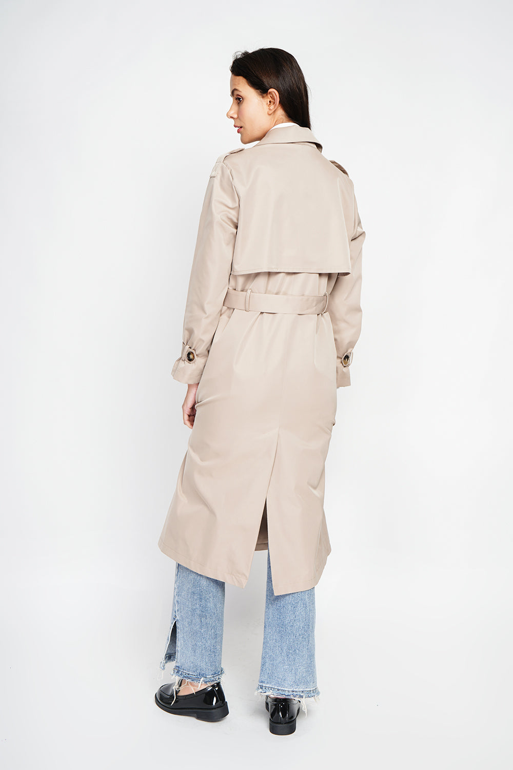 Long V-neck trench coat with long sleeves and tie belt – Camel – Assuili