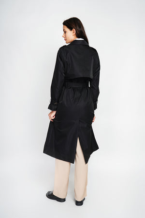 Long V-neck trench coat with long sleeves and tie belt