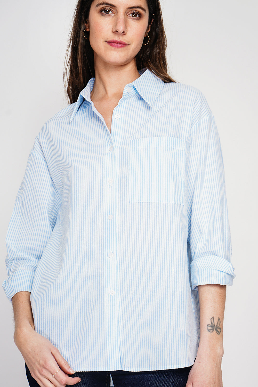 Chemise oversize poche poitrine manches longues – Bleu ciel – Assuili