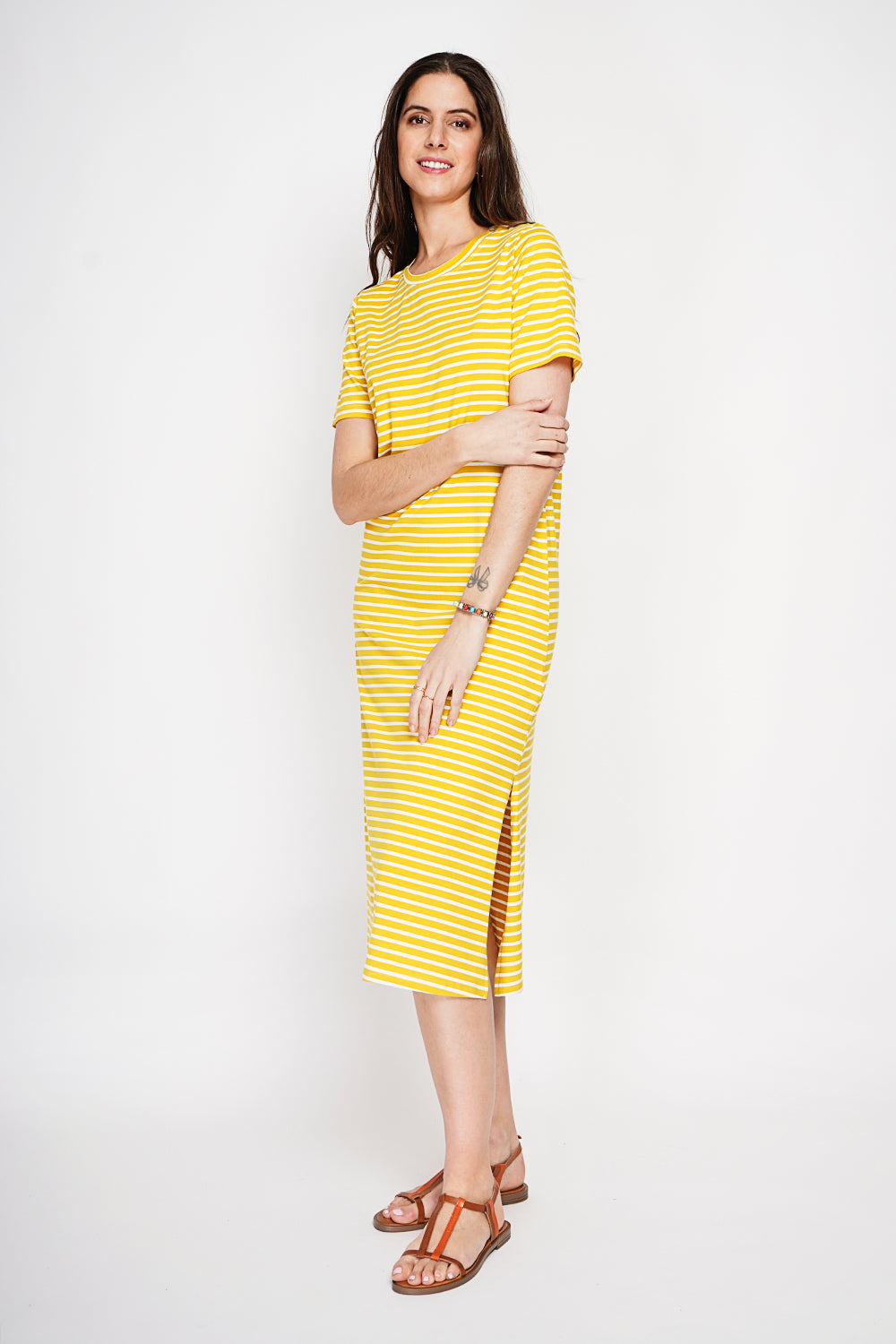 Robe longue rayée col rond manches courtes – Curry – Assuili