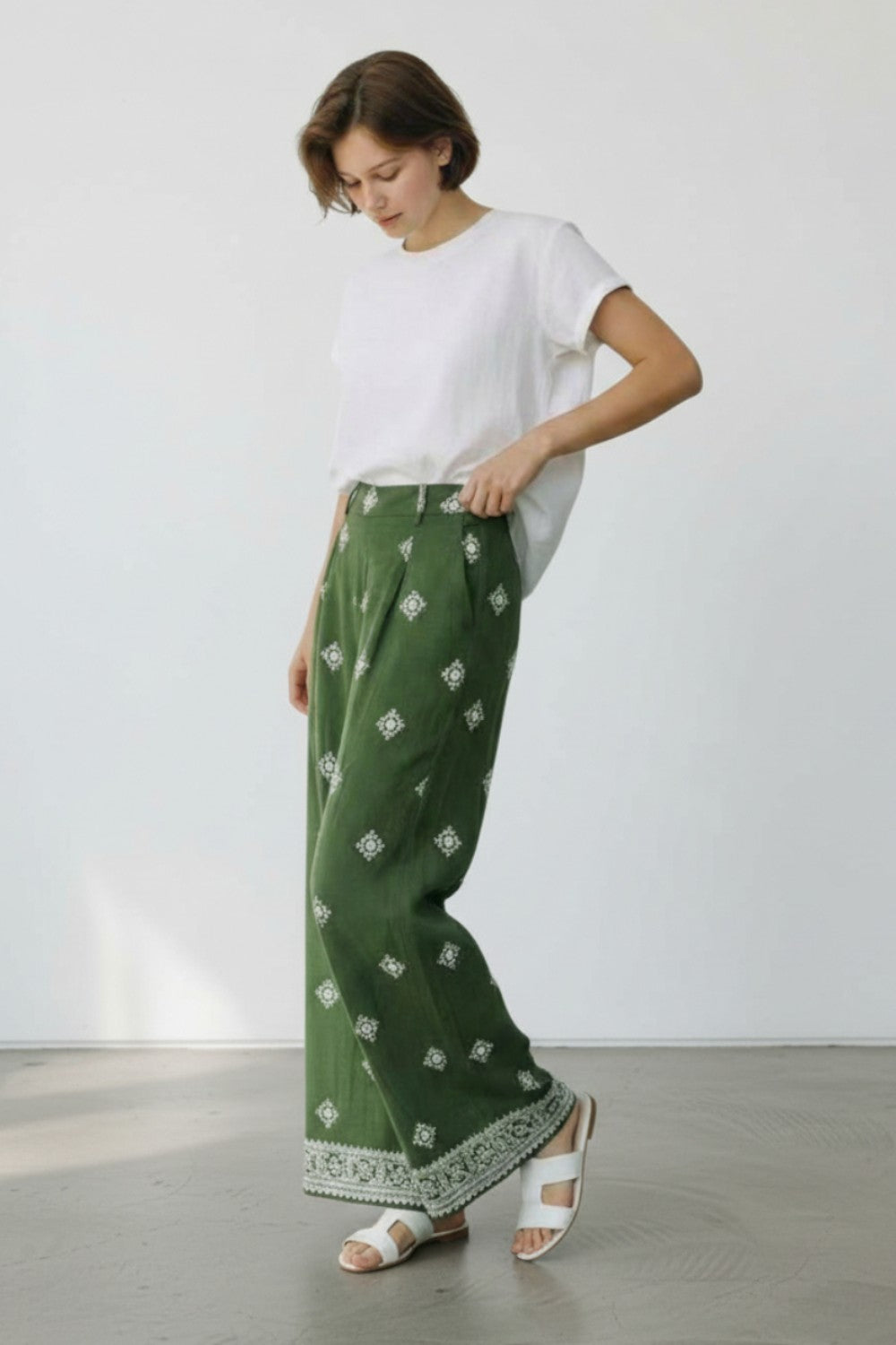 Pantalon large imprimé dos élastiqué – Kaki clair – Assuili