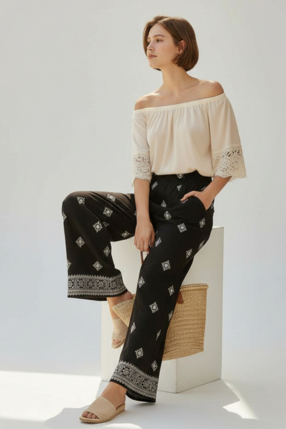 Pantalon large imprimé dos élastiqué – Noir – Assuili