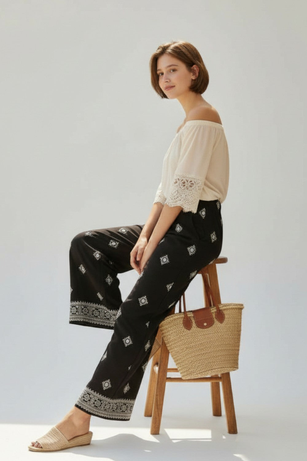 Pantalon large imprimé dos élastiqué – Noir – Assuili