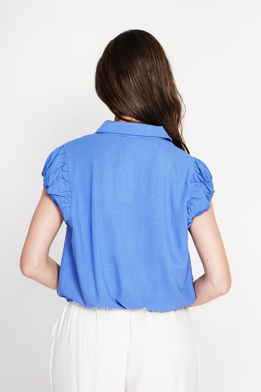 Chemise boutonnée manches courtes bouffantes – Bleu azur – Assuili