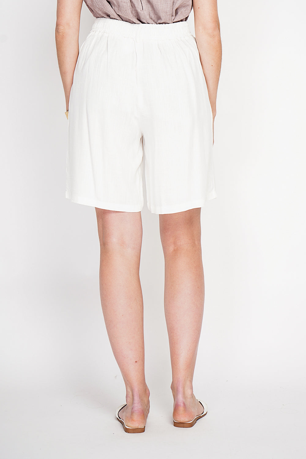 Bermuda taille haute coupe droite dos élastiqué – Blanc – Assuili