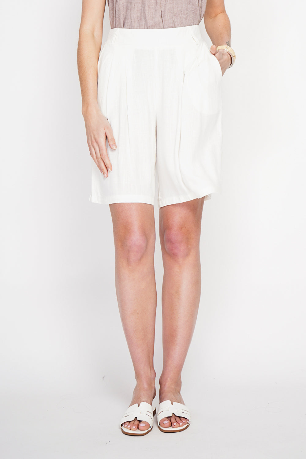 Bermuda taille haute coupe droite dos élastiqué – Blanc – Assuili