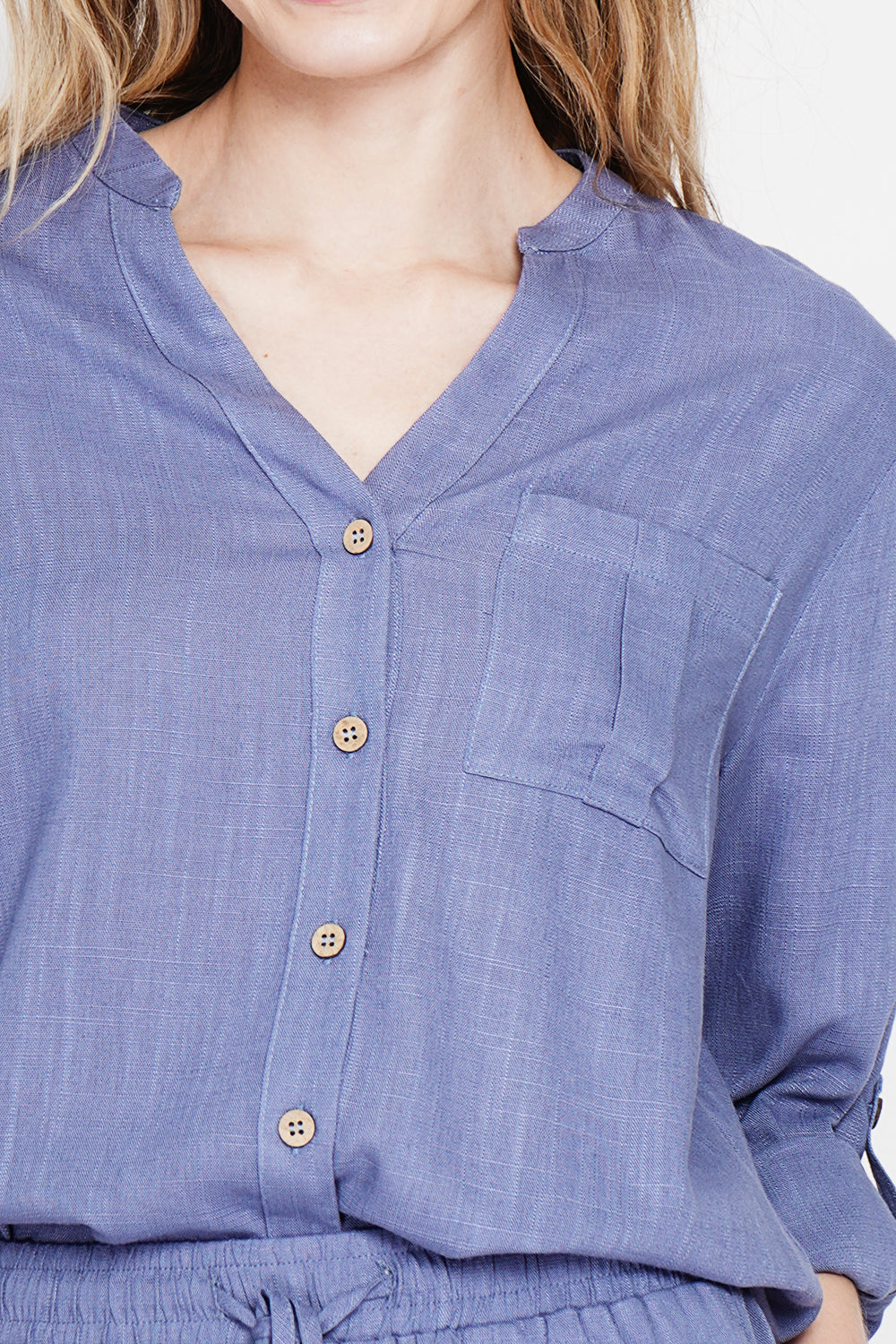 Tunique boutonnée devant à poches – Bleu jean – Assuili