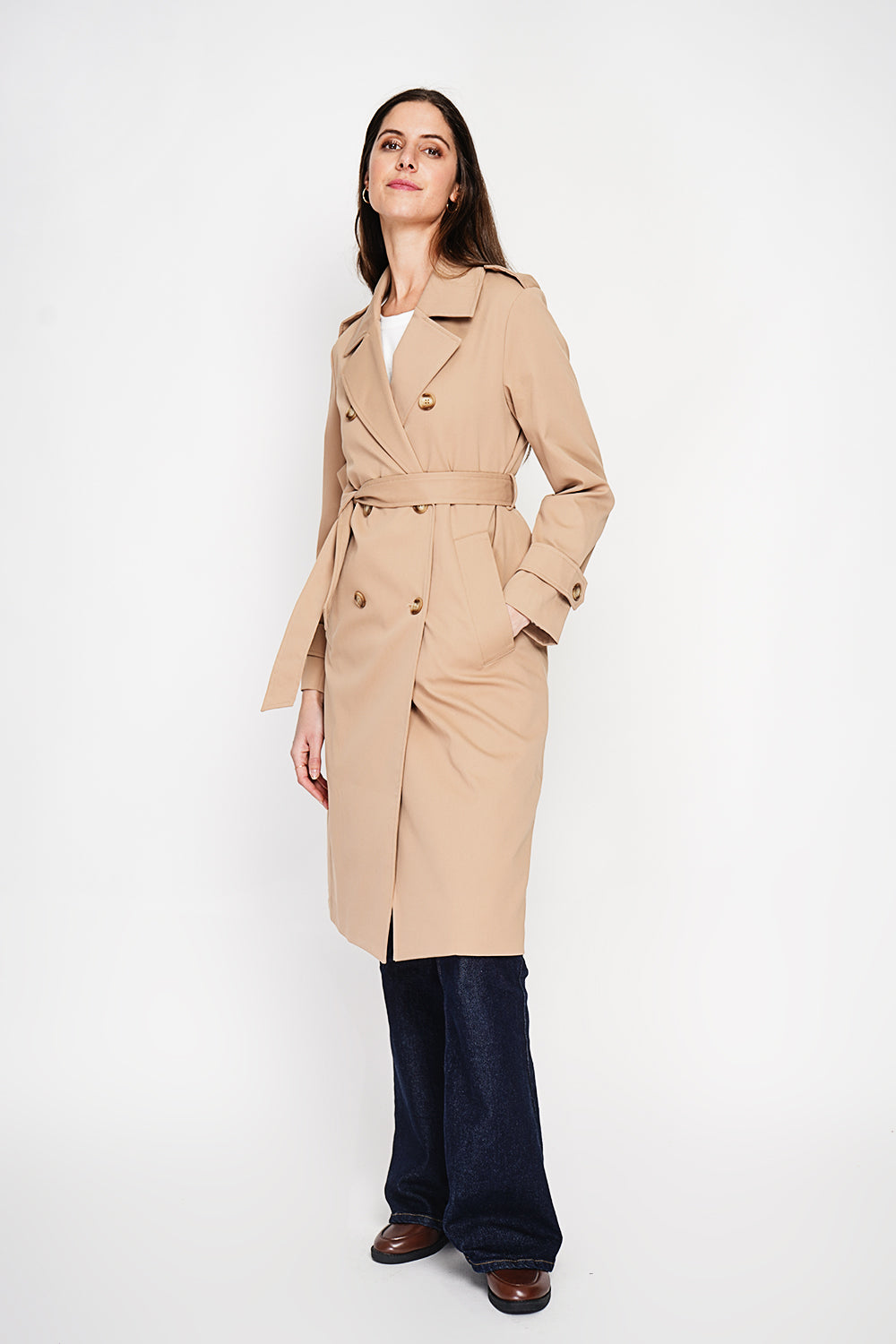 Trench ceinturé à pattes boutonnées – Camel – Assuili