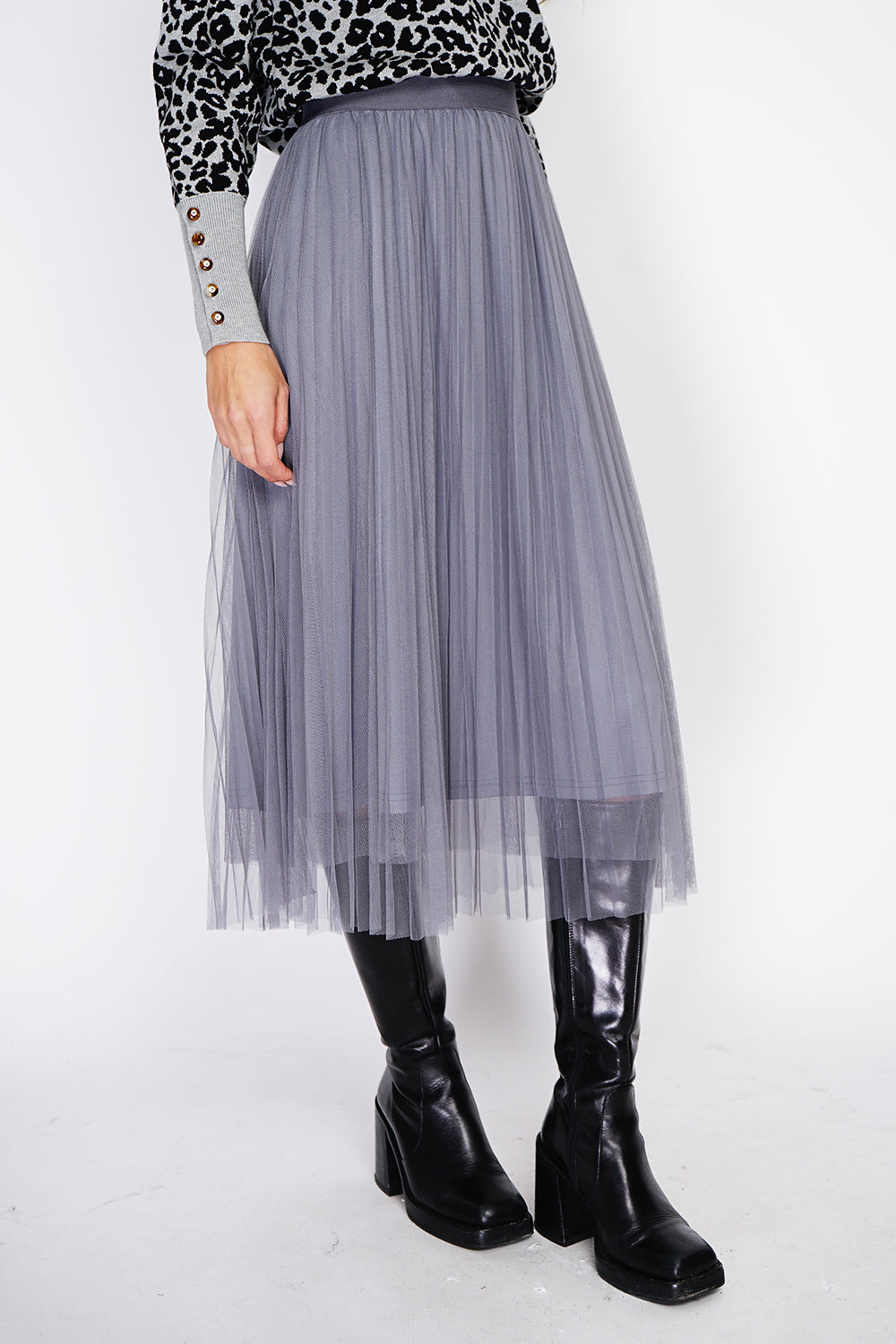 Long elastic chiffon skirt with padded waist