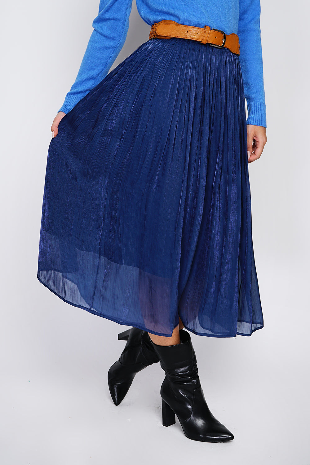 Long pleated skirt with elastic waist