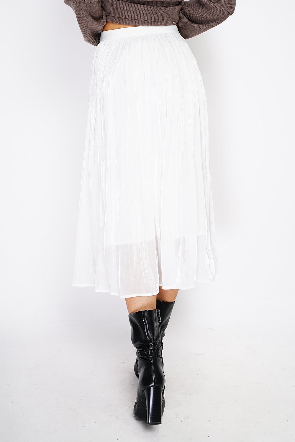 Long pleated skirt with elastic waist