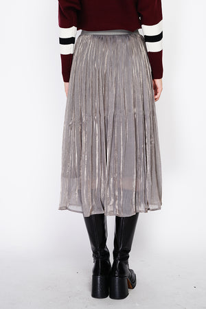 Long pleated skirt with elastic waist