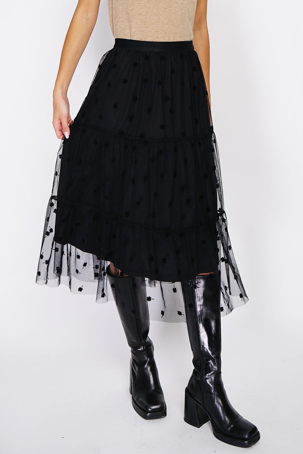 Long elastic embroidered tulle skirt with padded waist