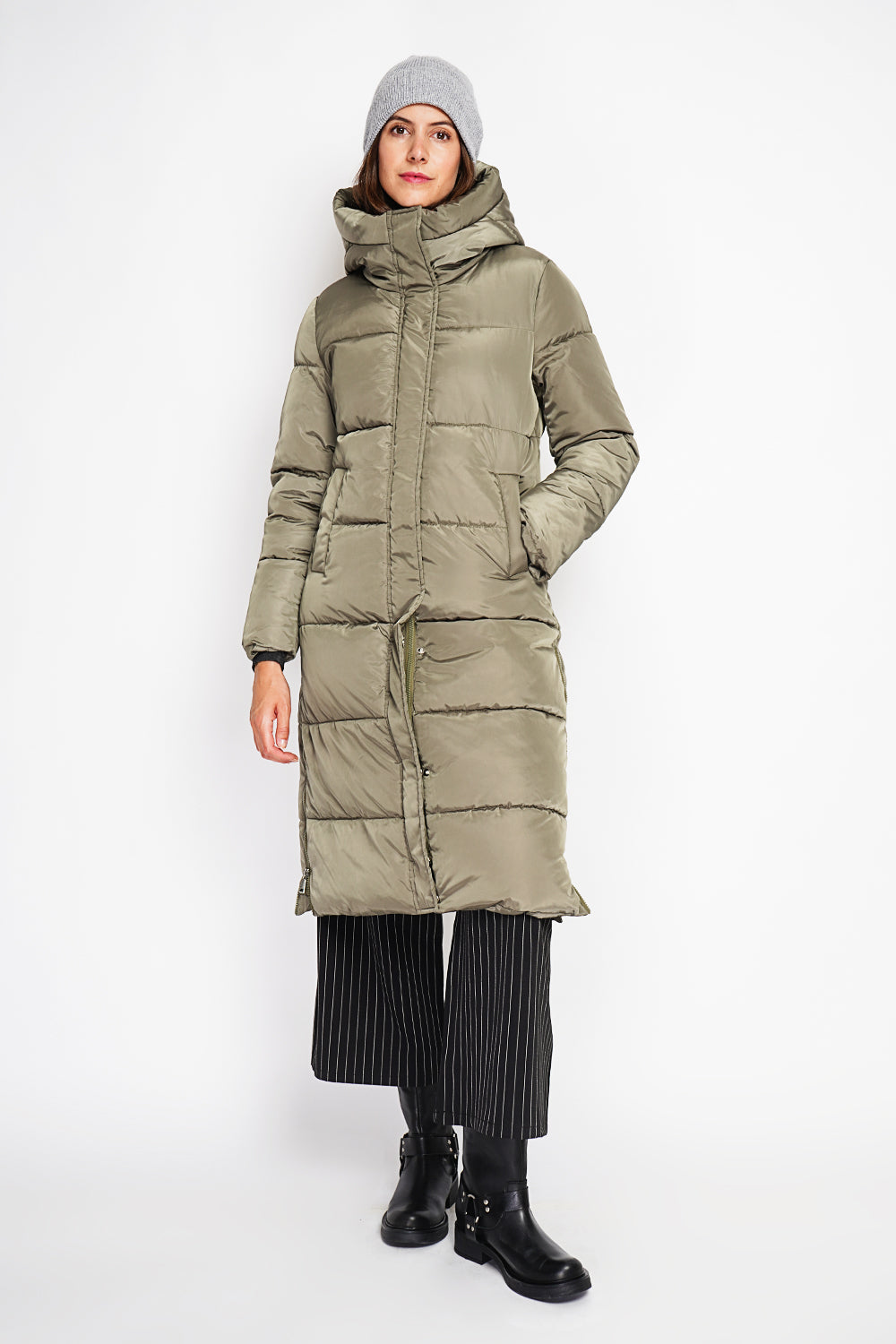 Doudoune longue à capuche zips latéraux – Kaki – Assuili