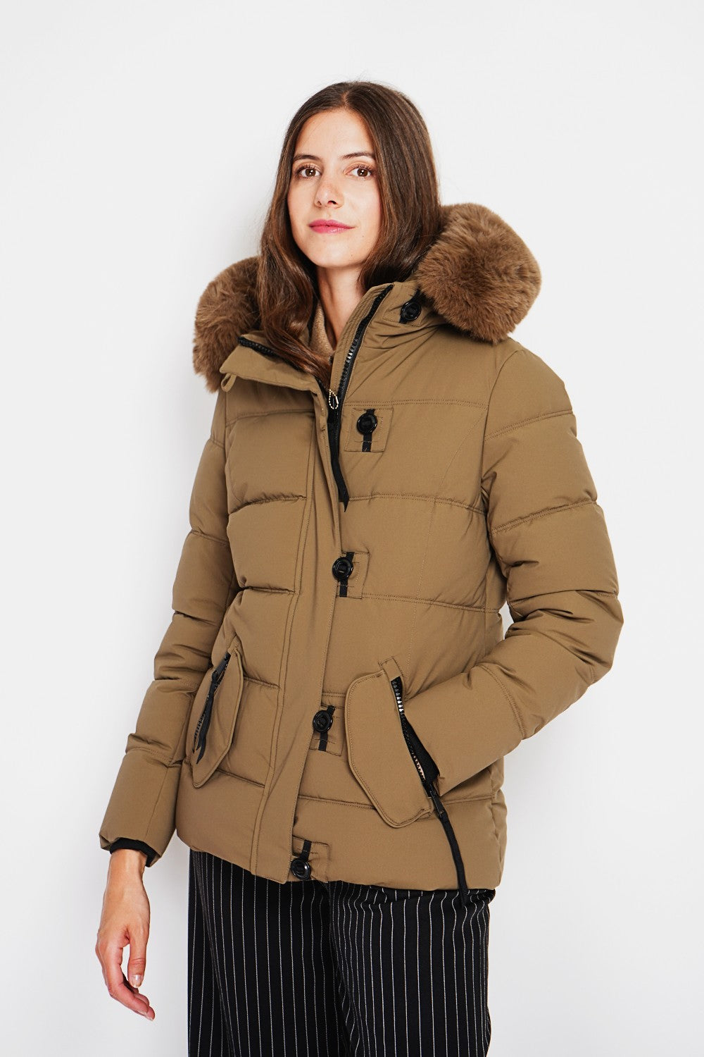 Doudoune courte à capuche fourrure – Marron – Assuili