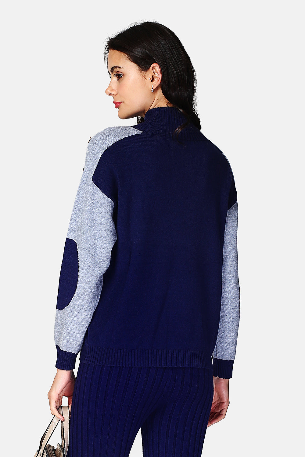 High neck sweater with long sleeves in two colors