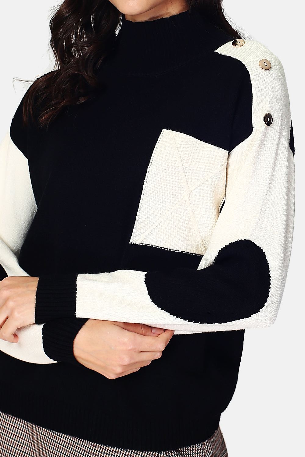 Hochgeschlossener Pullover mit langen Ärmeln in zwei Farben