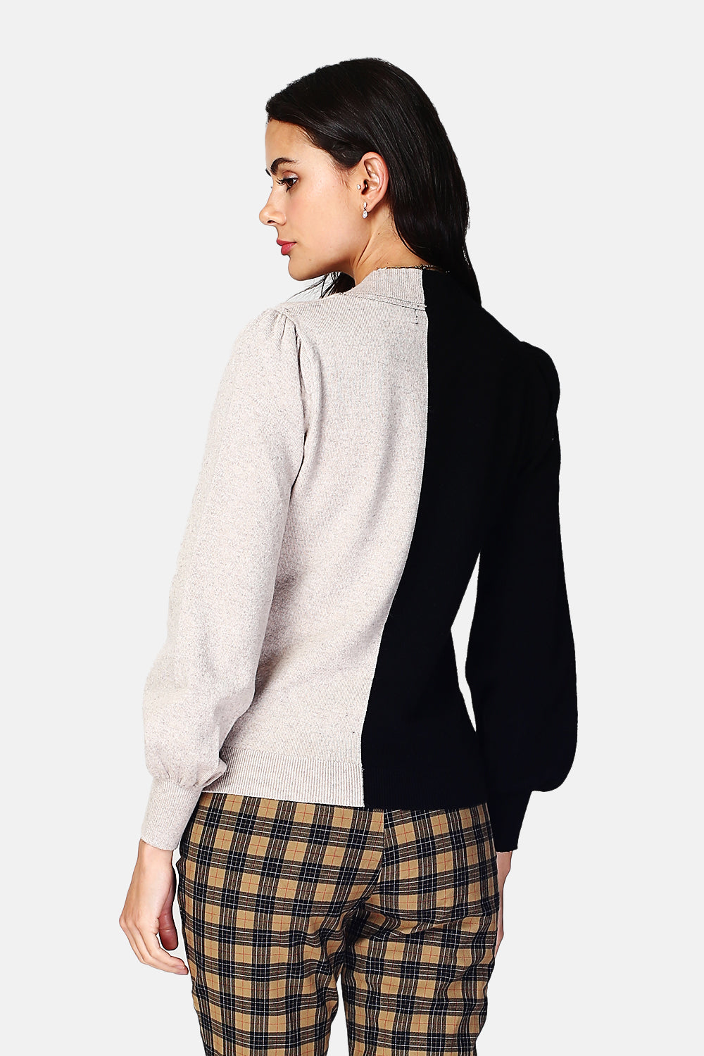 Sweater with large V neckline, long sleeves, slightly puffy two-tone