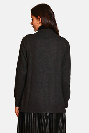 Mid-length cardigan with shawl collar and front pockets with long sleeves