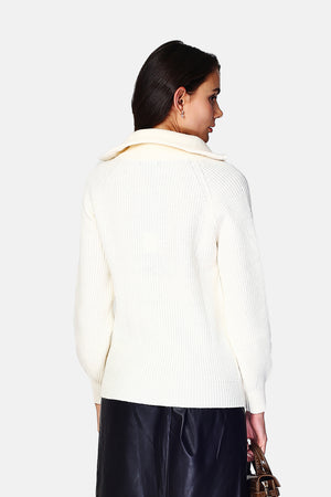 Zipped ribbed sweater with long sleeves