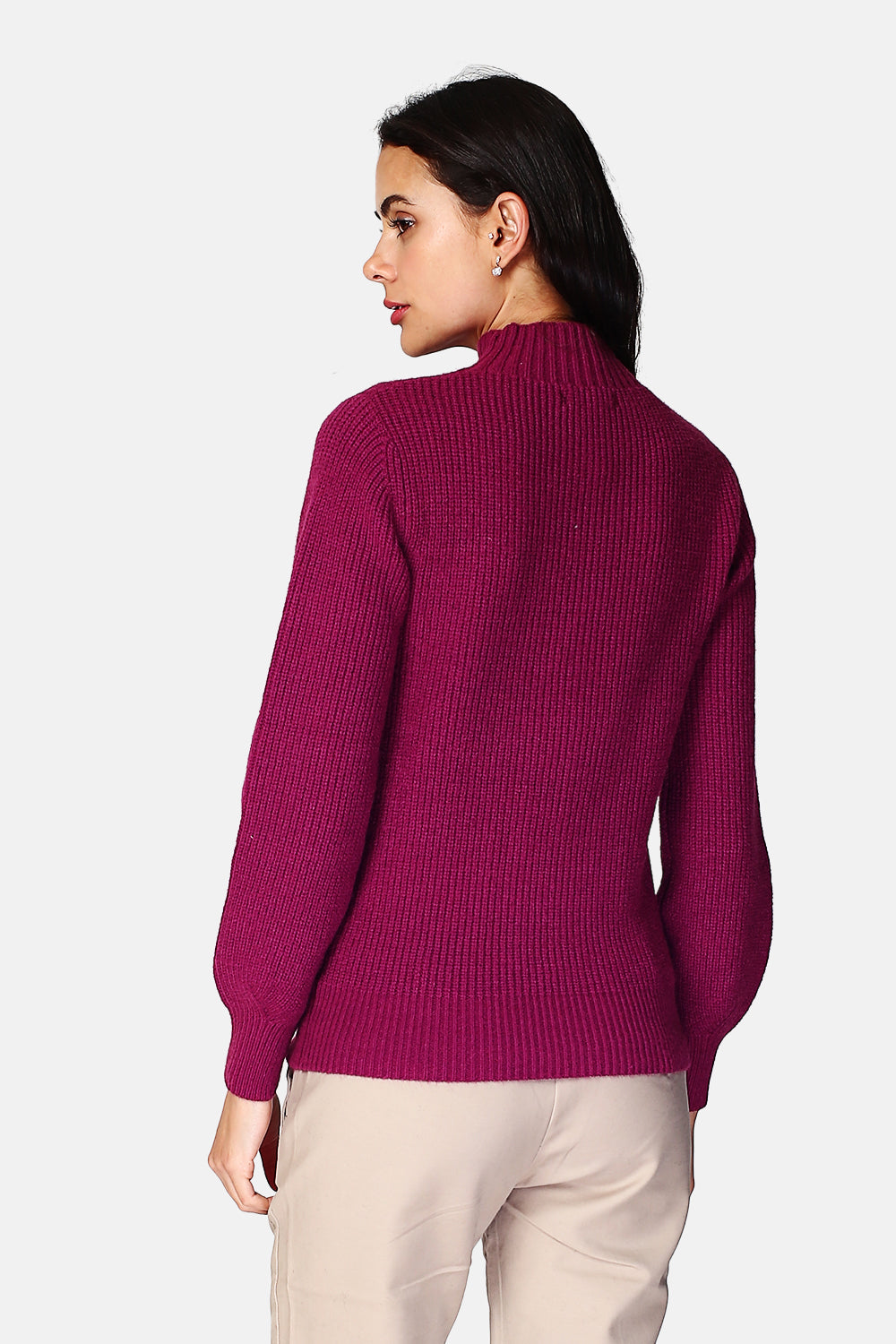 High neck sweater with long sleeves slightly puffy cables in front