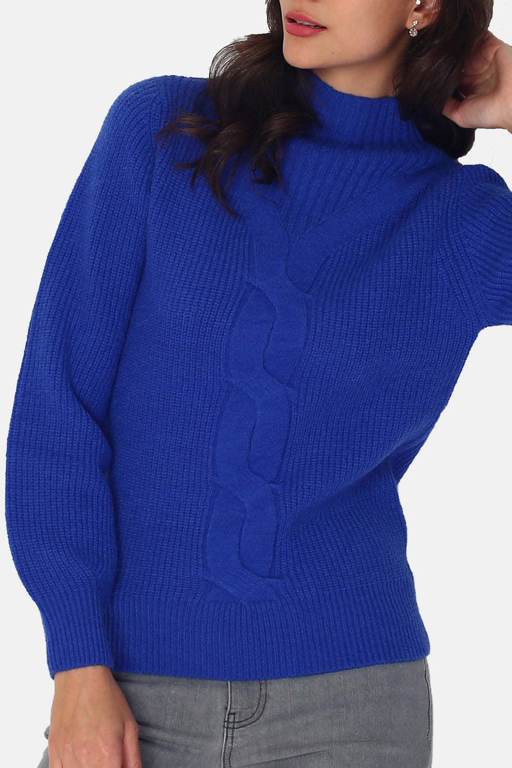 High neck sweater with long sleeves slightly puffy cables in front