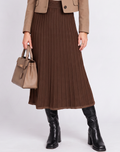Long skirt with nervous pleated style