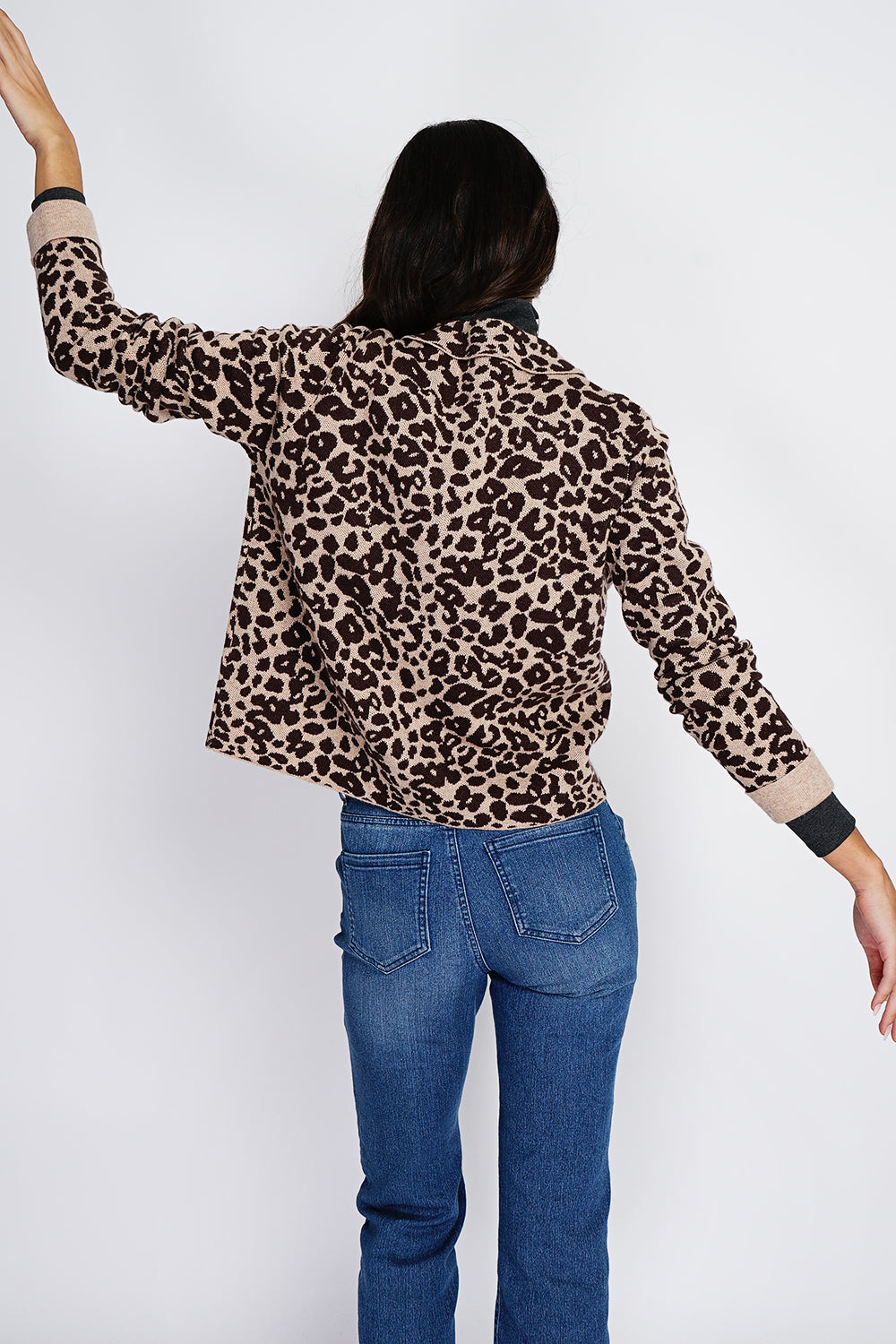 Fancy buttoned vest, Leopard knitting, long-sleeved flap pockets