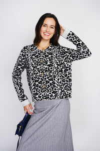 Fancy buttoned vest, Leopard knitting, long-sleeved flap pockets