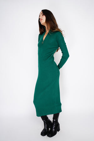 High collar dress closed with a zip with long sleeves