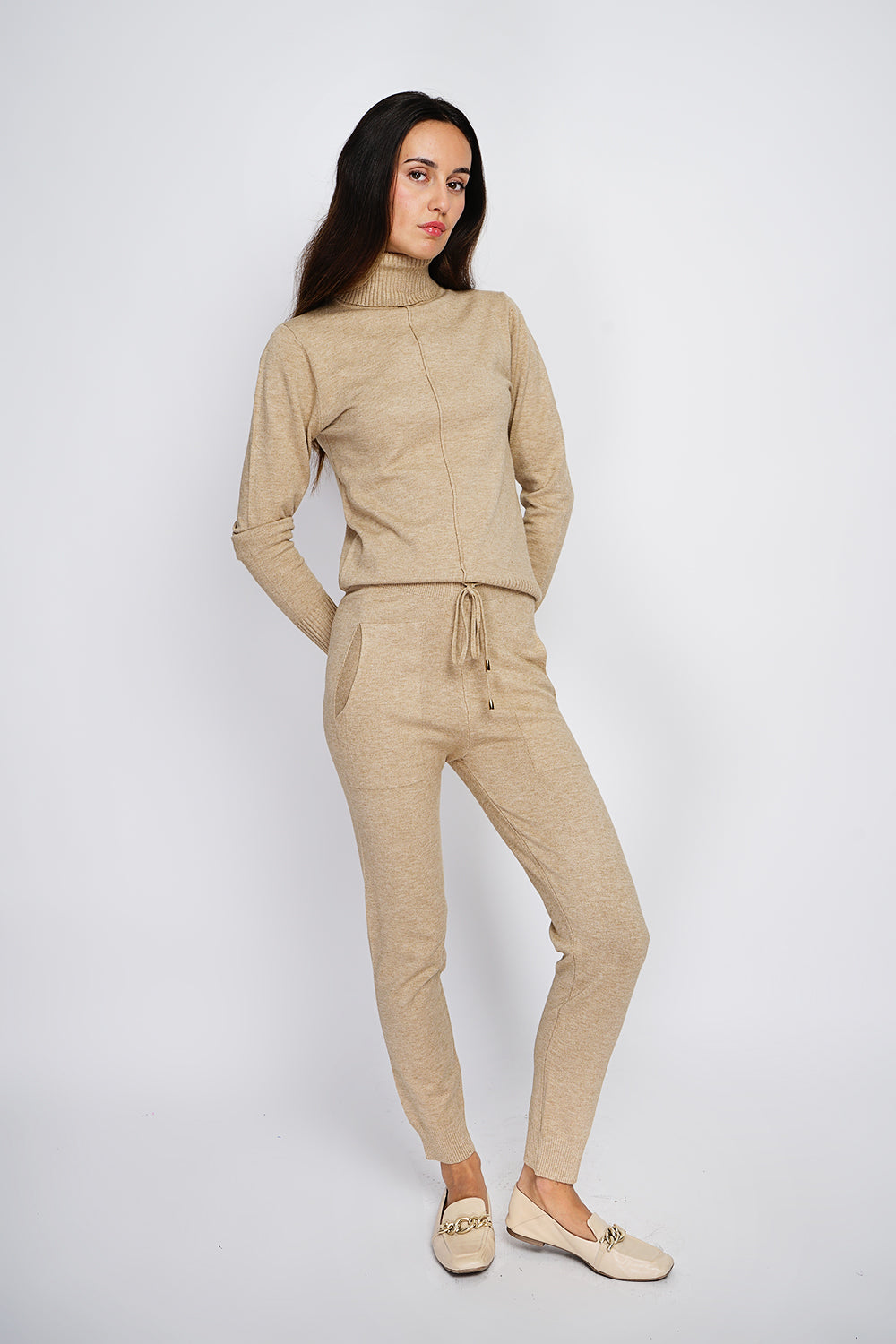 Turtleneck sweater and drawstring pants set, 3-ply front pockets