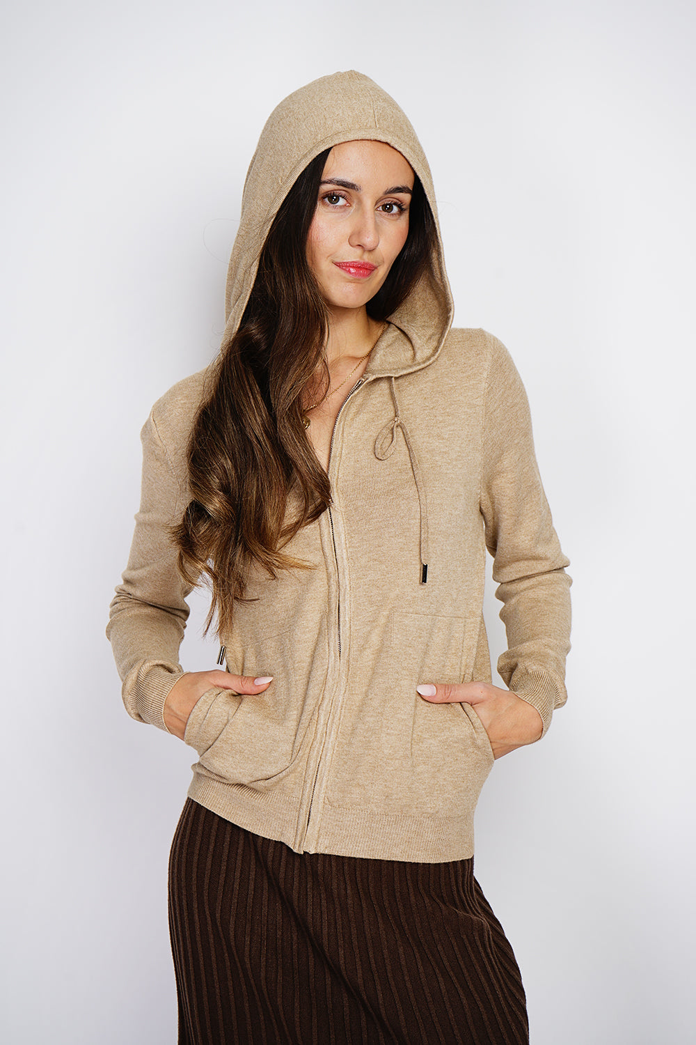 Zipped hooded vest with front pockets, long sleeves, 3-ply knitted fabric