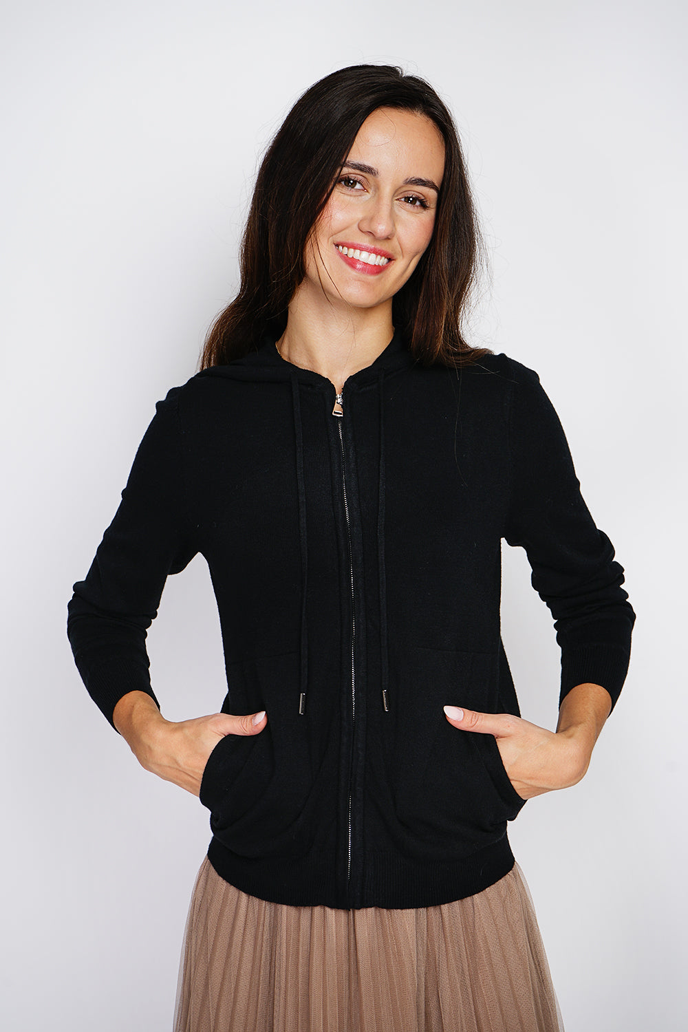 Zipped hooded vest with front pockets, long sleeves, 3-ply knitted fabric