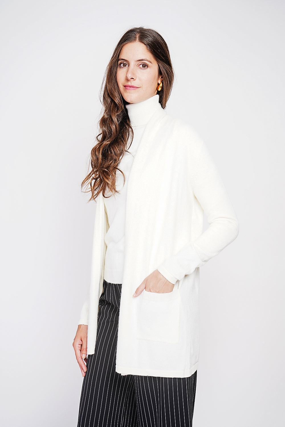 Long shawl collar cardigan with front pockets and long sleeves