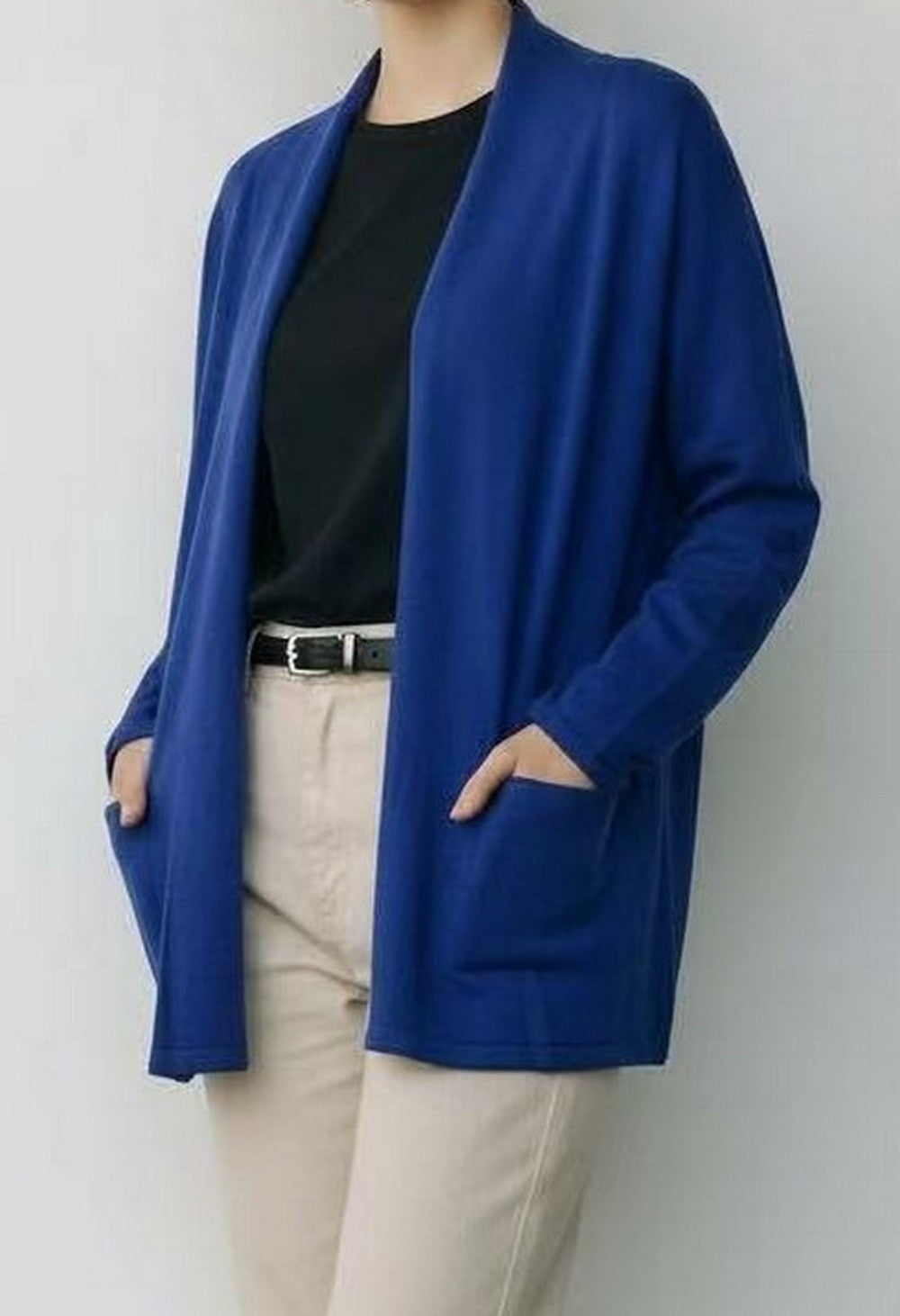 Long shawl collar cardigan with front pockets and long sleeves