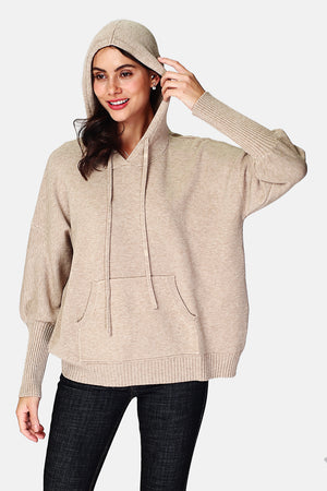 Hooded sweater with front pocket in long sleeves